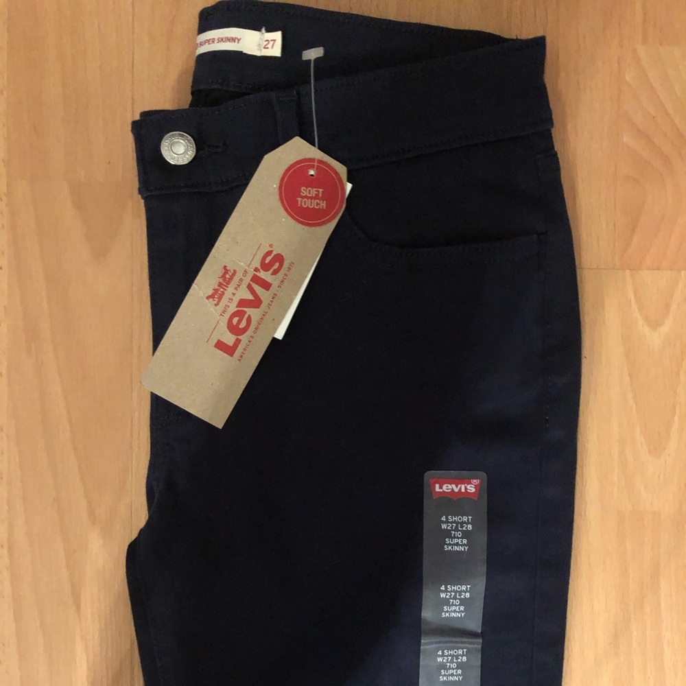 Levi navy skinny pants/ jeans